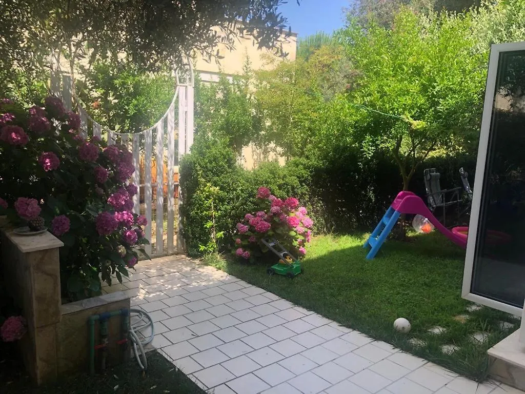דורס Vila Meris 0*,
